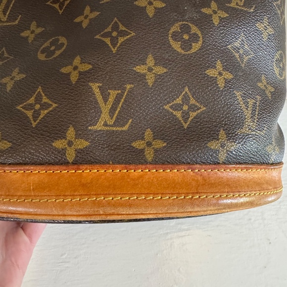 Vintage Louis Vuitton Monogram Petit Bucket 23 Bag - Picture 6 of 16